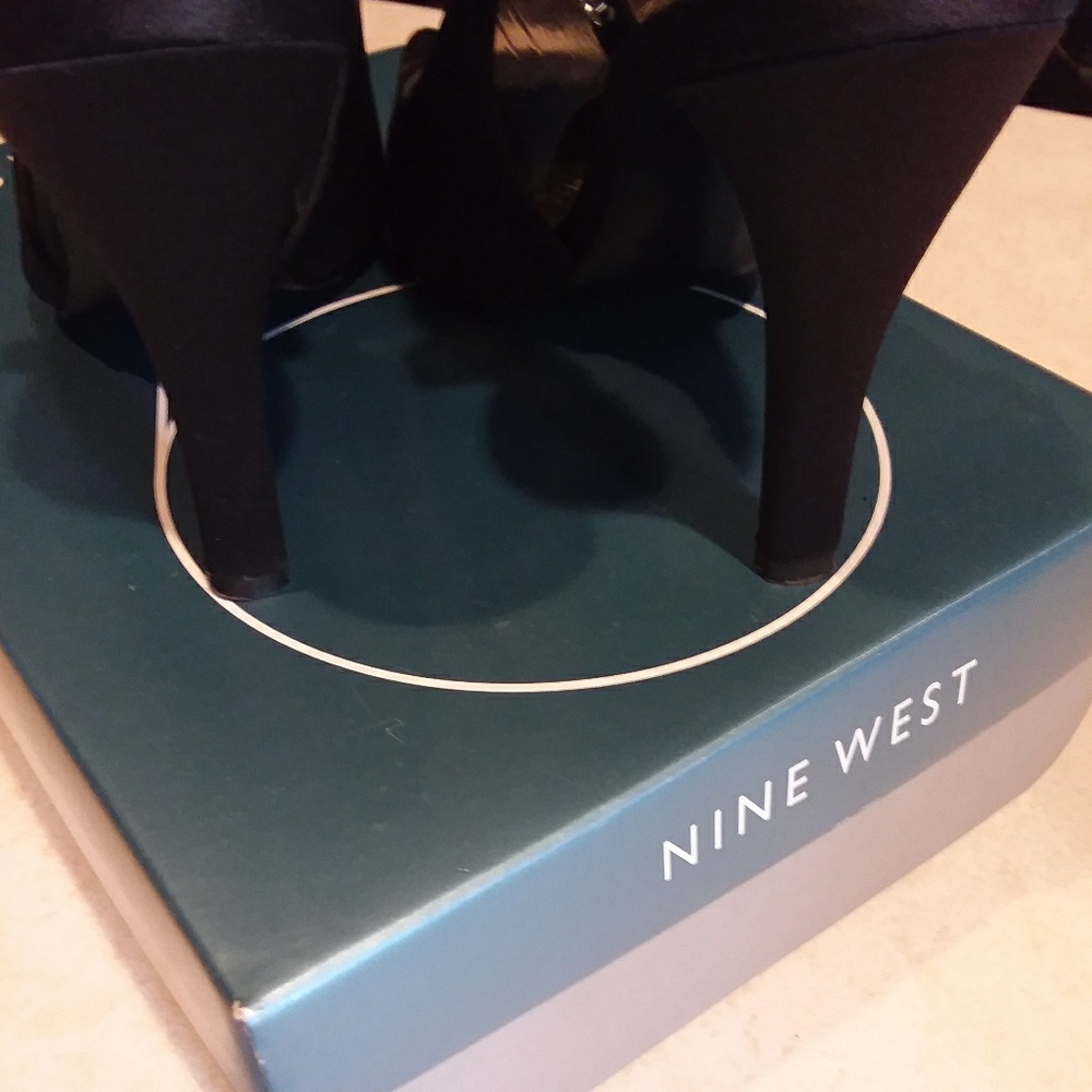 Gorgeous Sling-Back Heels - Picture 4 of 6